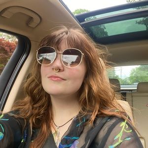 Meet your Posher, Lauren